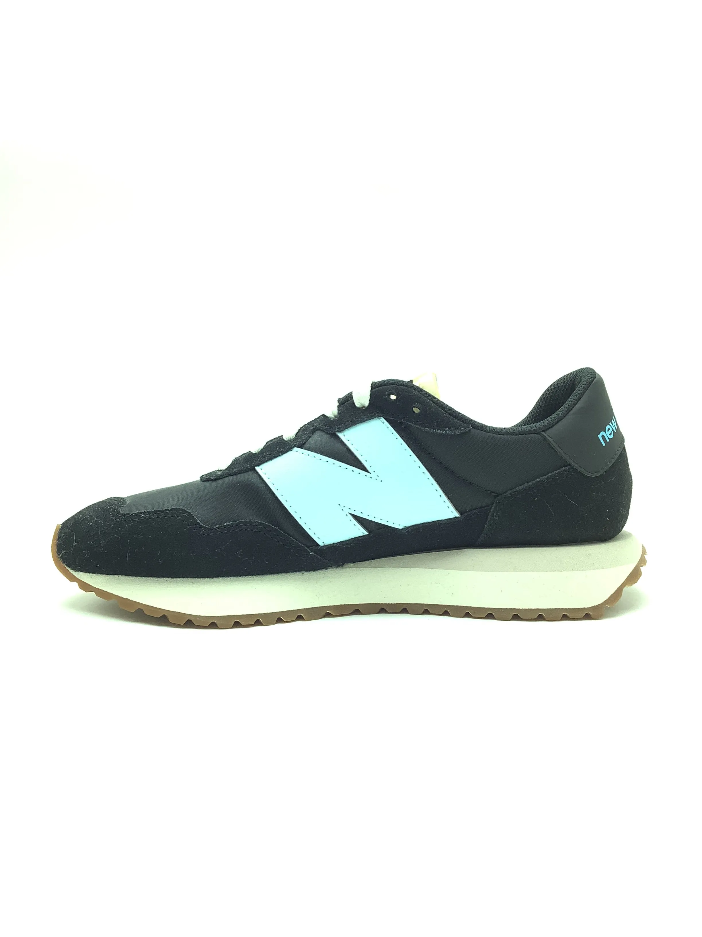New Balance Low Rise Sneaker Size: 7.5