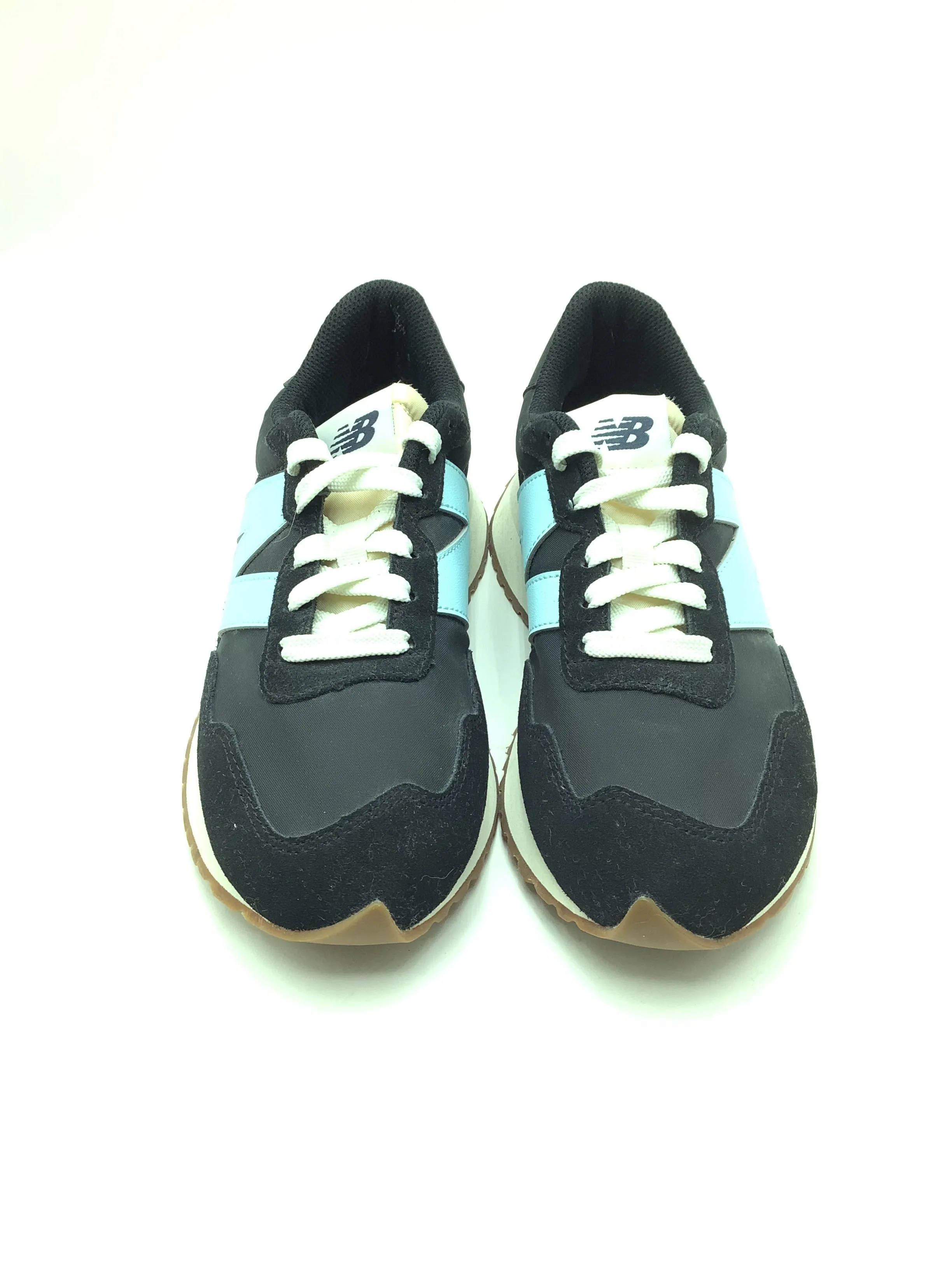 New Balance Low Rise Sneaker Size: 7.5